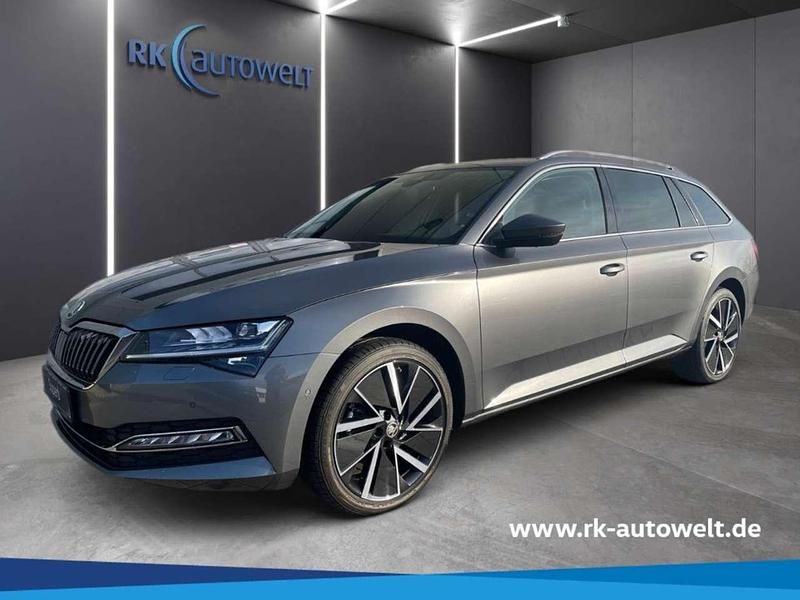 Graphitegrau metallic Gebraucht 2024 Skoda Superb Style Kombi | 44.980 € - Bild 1/4