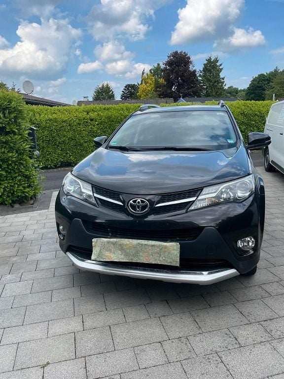 Schwarz Gebraucht 2015 Toyota RAV4 Comfort SUV | 13.499 € (Superpreis) - Bild 1/4
