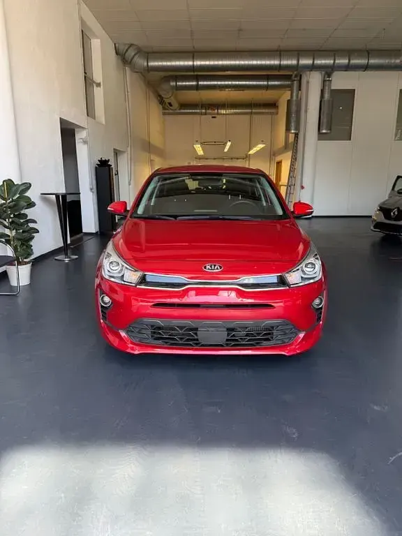 Gebraucht Kia Rio Vision 101 PS (74 kW) 2022 Rot Limousine