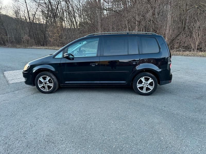 Gebraucht VW Touran 140 PS (102 kW) 2010 Schwarz Van / Kleinbus