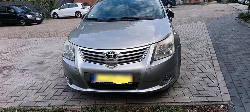 Grau Gebraucht 2009 Toyota Avensis Limousine | 4.200 € (Fairer Preis) - Bild 1/4