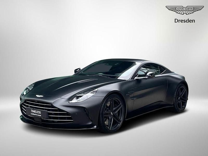 Satin onyx black Gebraucht 2024 Aston Martin V8 Vantage Coupé | 219.999 € (Fairer Preis) - Bild 1/4