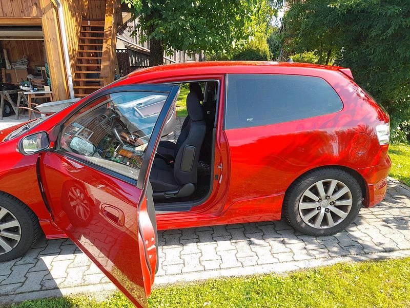 Rot Gebraucht 2004 Honda Civic Limousine | 990 € (Superpreis) - Bild 1/2