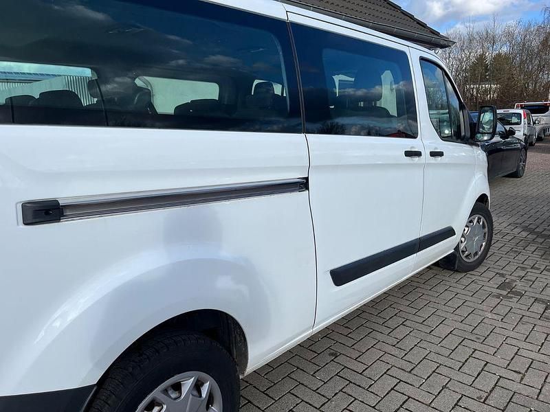 Gebraucht Ford Tourneo 131 PS (96 kW) 2017 Weiß Van / Kleinbus