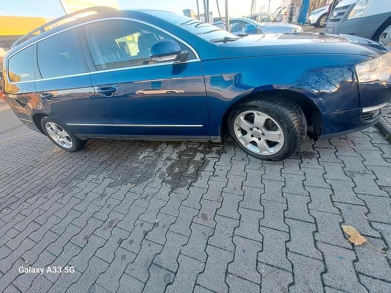 Blau Gebraucht 2008 VW Passat Kombi | 1.150 € (Superpreis) - Bild 1/4