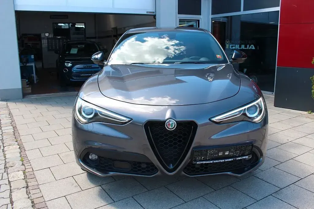 Gebraucht Alfa Romeo Stelvio Veloce 209 PS (153 kW) 2022 Grau SUV