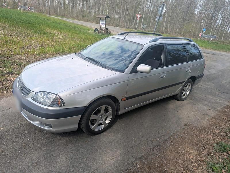 Gebraucht Toyota Avensis 129 PS (94 kW) 2002 Silber Kombi