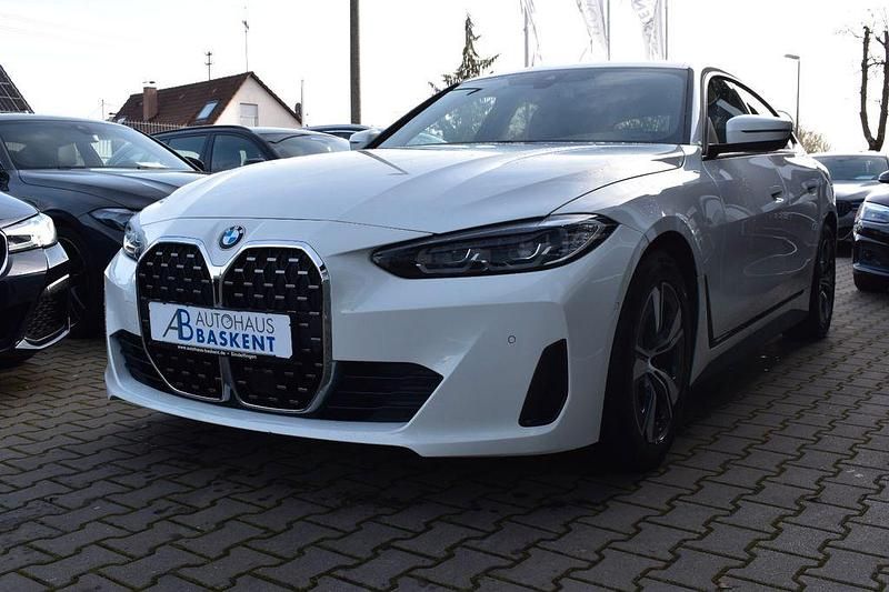 Weiß Gebraucht 2022 BMW 420 Sport Line Limousine | 33.890 € (Guter Preis) - Bild 1/4