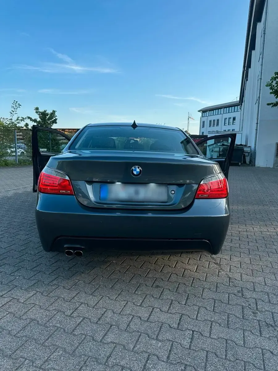 Gebraucht BMW 525 M Sport 197 PS (144 kW) 2008 Silber Limousine