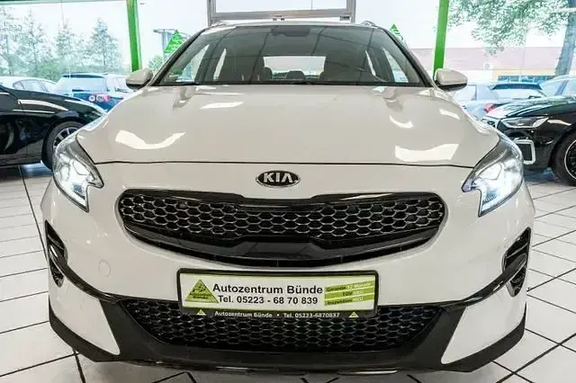 Gebraucht Kia XCeed Vision 159 PS (116 kW) 2021 Sonderlackierung weißmetallic SUV