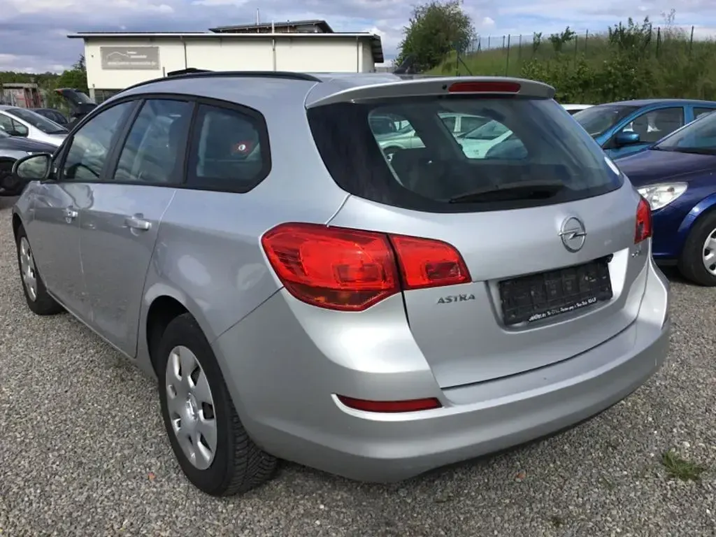 Gebraucht Opel Astra Selection 110 PS (80 kW) 2012 Silber Kombi