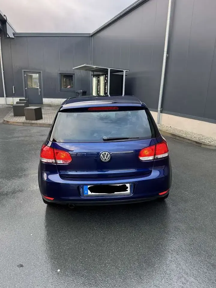 Gebraucht VW Golf VI Team 105 PS (77 kW) 2010 Blau Kleinwagen