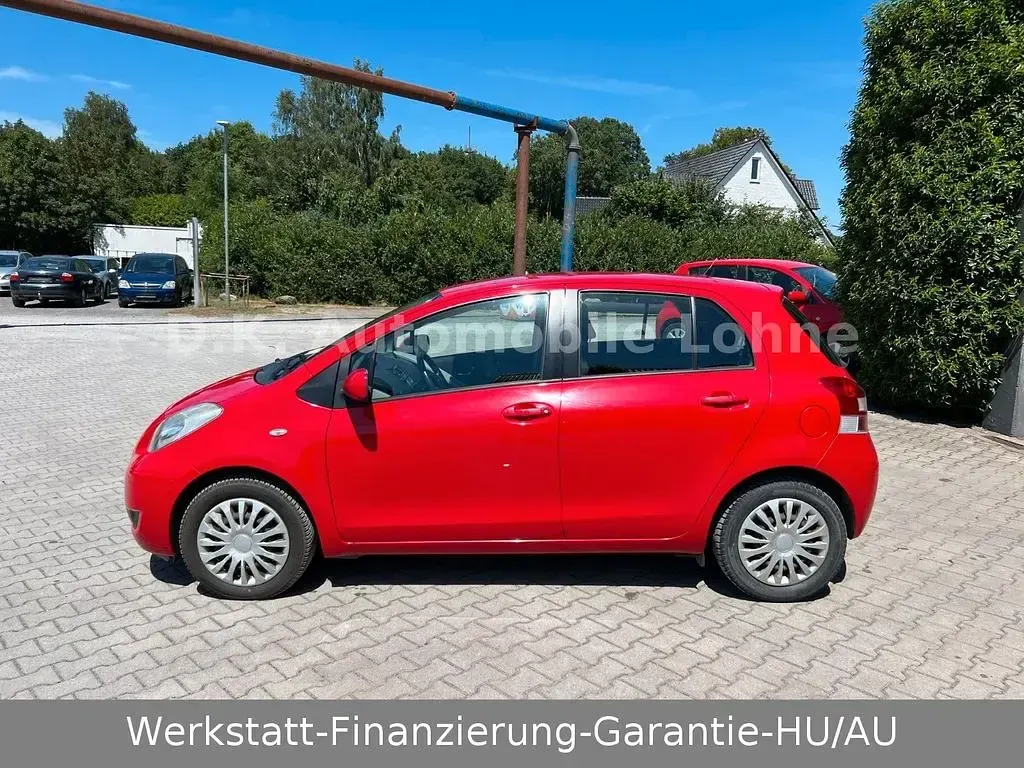 Gebraucht Toyota Yaris Cool 101 PS (74 kW) 2012 Rot Kleinwagen