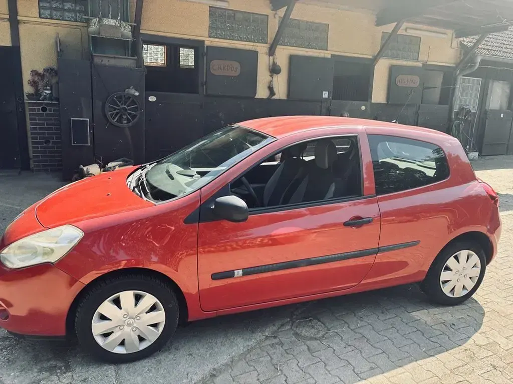 Gebraucht Renault Clio II Authentique 68 PS (50 kW) 2009 Rot Limousine