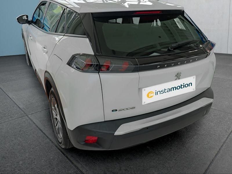 Gebraucht Peugeot e-2008 100 kW (136 PS) 2021 Weiß SUV