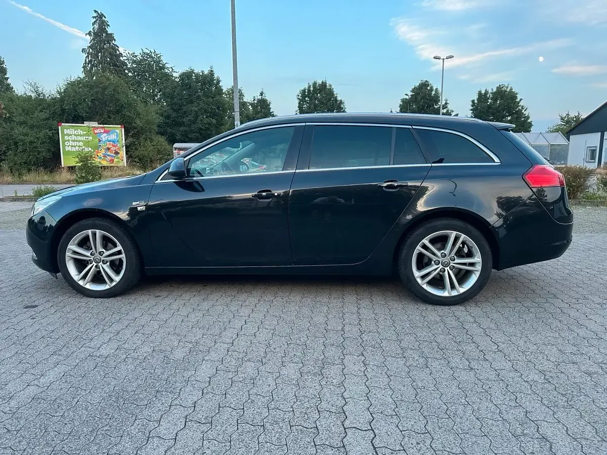Gebraucht Opel Insignia 131 PS (96 kW) 2011 Schwarz Kombi