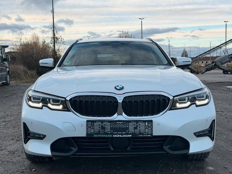 Weiß Gebraucht 2019 BMW 320 M Sport Kombi | 21.900 € (Fairer Preis) - Bild 1/4