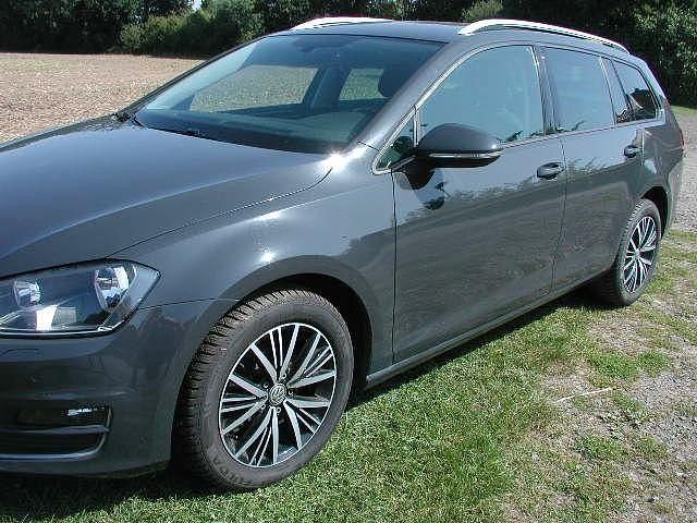 Grau Gebraucht 2017 VW Golf VII Allstar Kombi | 11.300 € (Guter Preis) - Bild 1/4