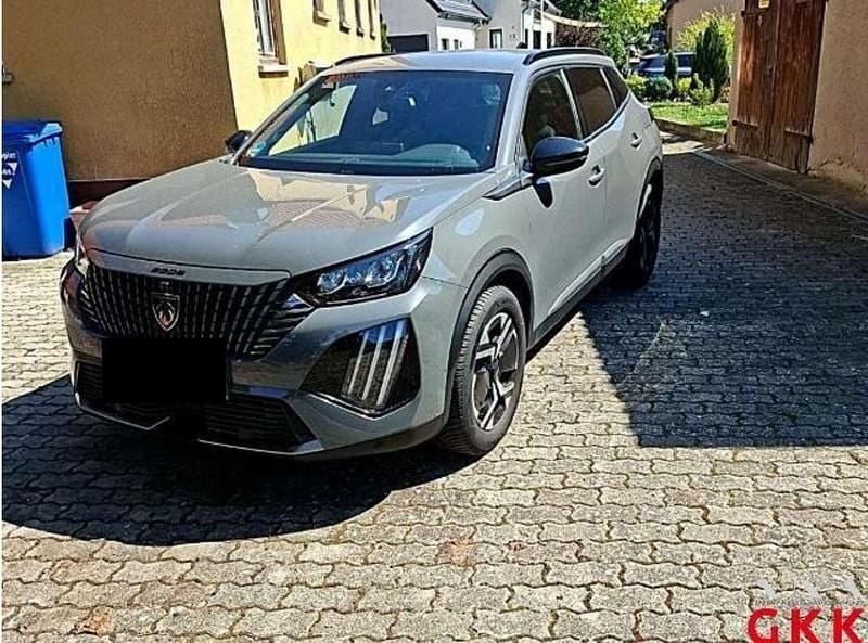 Grau/typ aussenverkleidung met Gebraucht 2024 Peugeot 2008 Allure SUV | 18.980 € (Superpreis) - Bild 1/4