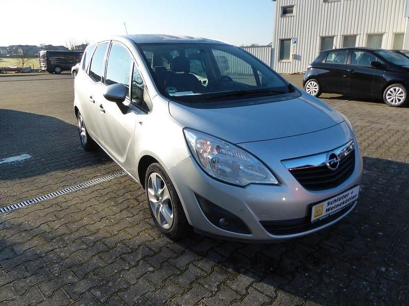 Silber Gebraucht 2011 Opel Meriva Design Edition Van / Kleinbus | 6.450 € (Fairer Preis) - Bild 1/4