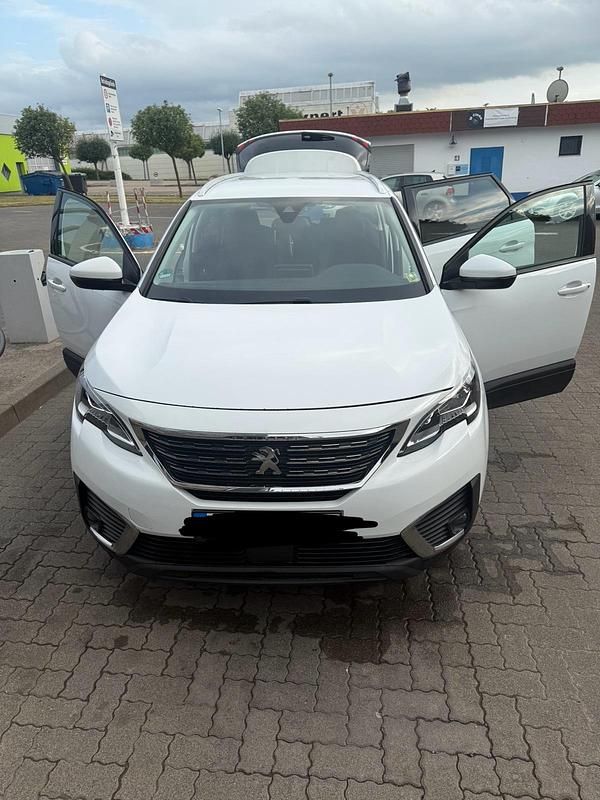 Weiß Gebraucht 2019 Peugeot 5008 Crossway Van / Kleinbus | 15.900 € (Guter Preis) - Bild 1/4