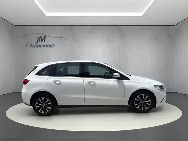 Gebraucht Mercedes B160 109 PS (80 kW) 2022 Weiß Kleinwagen