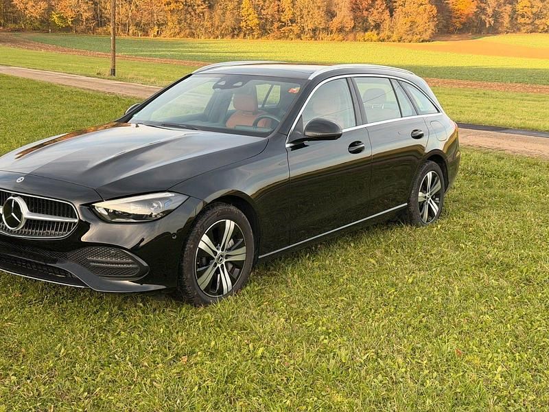 Gebraucht Mercedes C300e 204 PS (150 kW) 2023 Schwarz Kombi