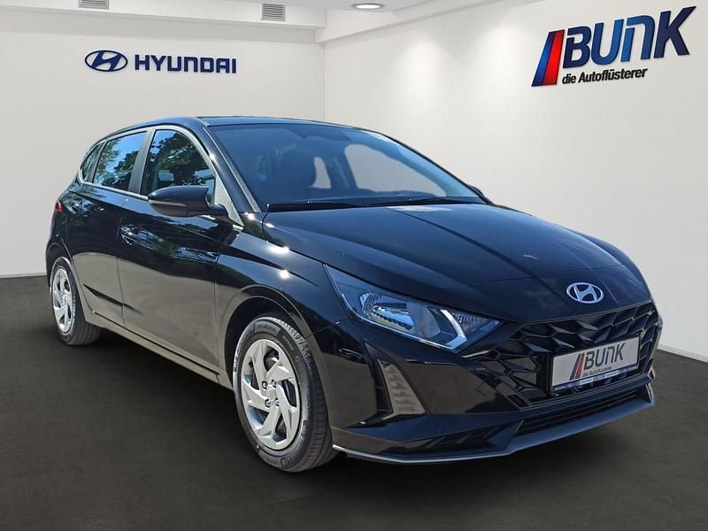 Neu Hyundai i20 Trend 101 PS (74 kW) 2025 Aurora grey Limousine