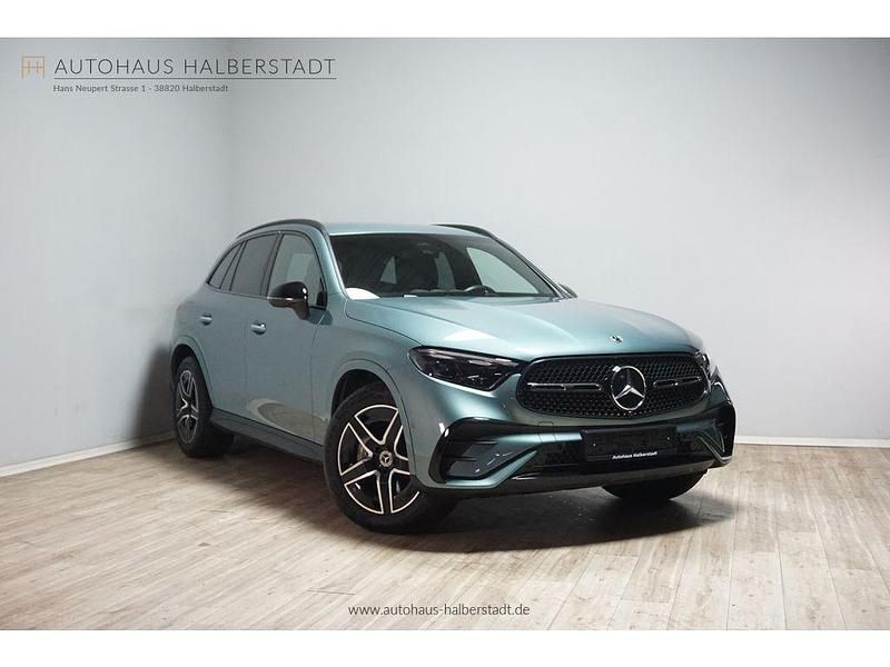 Verdesilber (metallic) Gebraucht 2024 Mercedes GLC300 SUV | 54.989 € (Superpreis) - Bild 1/3