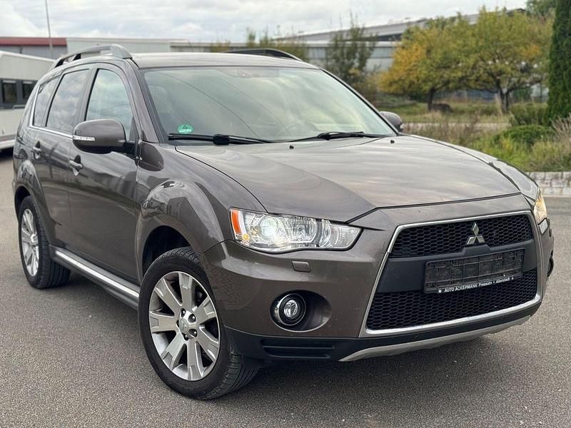Braun Gebraucht 2011 Mitsubishi Outlander SUV | 3.699 € (Superpreis) - Bild 1/4