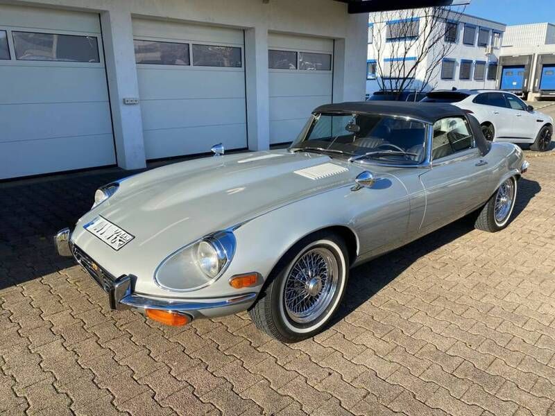 Silber Gebraucht 1973 Jaguar E-Type Cabrio | 89.000 € - Bild 1/4