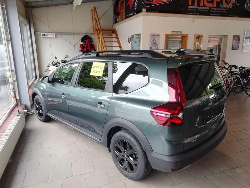 Zederngrünmetallic Neu 2025 Dacia Jogger Extreme Van / Kleinbus | 26.999 € (Fairer Preis) - Bild 1/4