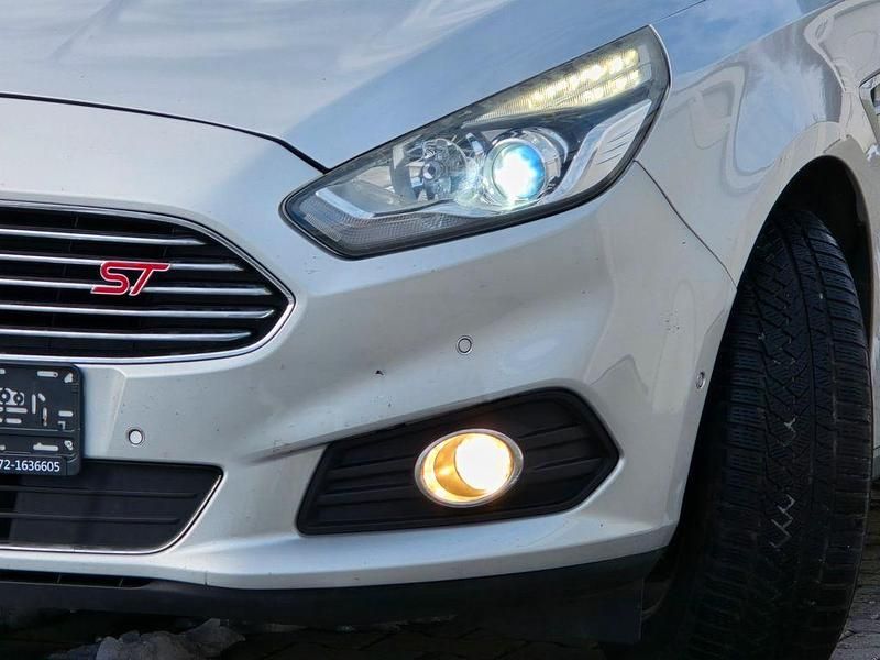 Gebraucht Ford S-MAX Titanium 179 PS (131 kW) 2016 Silber Van / Kleinbus