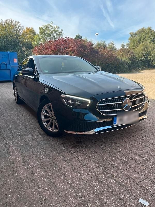 Schwarz Gebraucht 2022 Mercedes E200 Limousine | 27.250 € (Fairer Preis) - Bild 1/4
