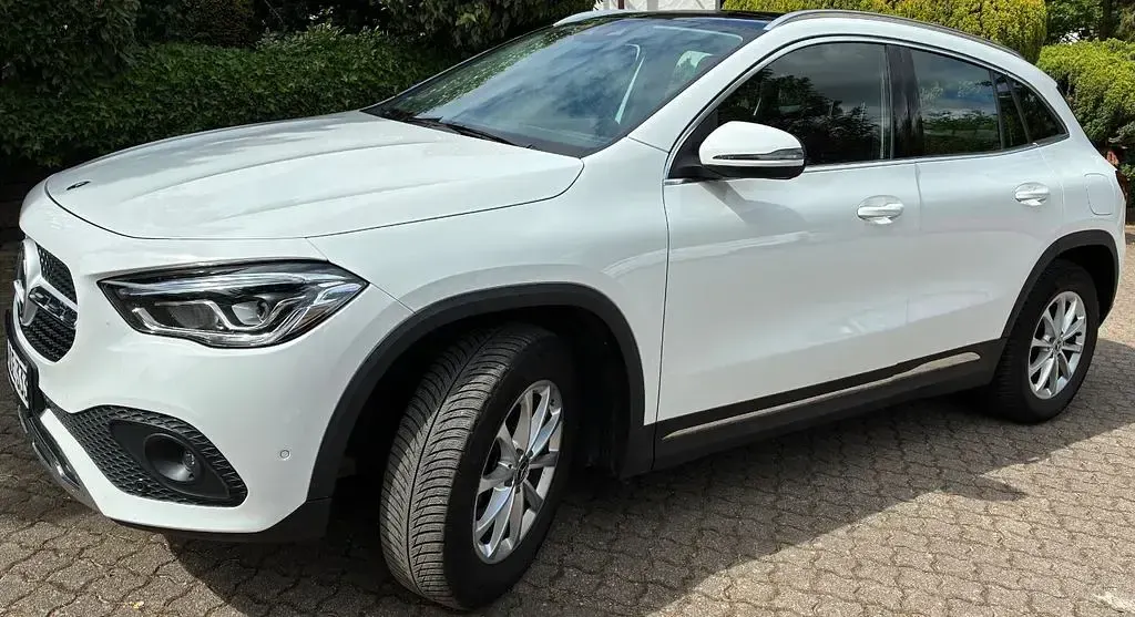 Gebraucht Mercedes GLA200 160 PS (117 kW) 2021 Weiß SUV