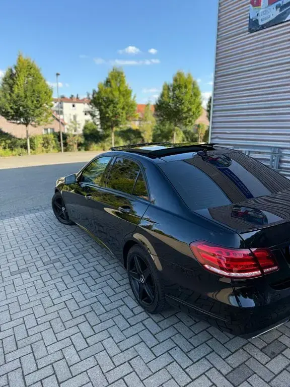 Second-hand Mercedes E250 204 CP (150 kW) 2013 Negru Berlinǎ