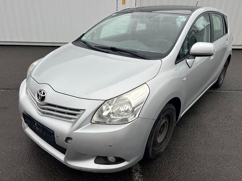 Gebraucht Toyota Verso Edition 132 PS (97 kW) 2011 Silber Van / Kleinbus