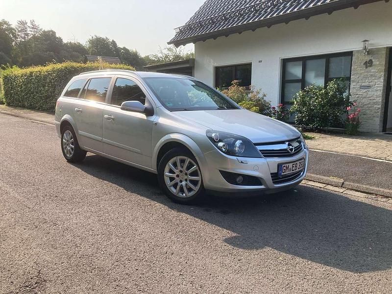 Silber Gebraucht 2008 Opel Astra Kombi | 2.400 € (Fairer Preis) - Bild 1/4