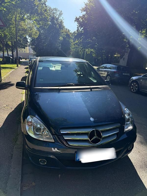 Blau Gebraucht 2009 Mercedes B180 Van / Kleinbus | 4.000 € (Guter Preis) - Bild 1/4