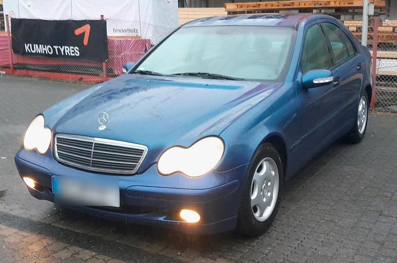 Blau Gebraucht 2001 Mercedes C180 Limousine | 3.500 € - Bild 1/4