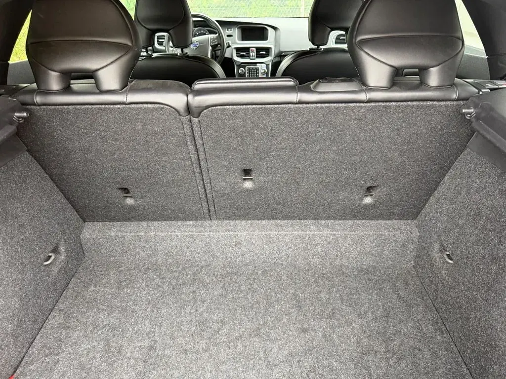 Gebraucht Volvo V40 Ocean Race 150 PS (110 kW) 2015 Schwarz Limousine