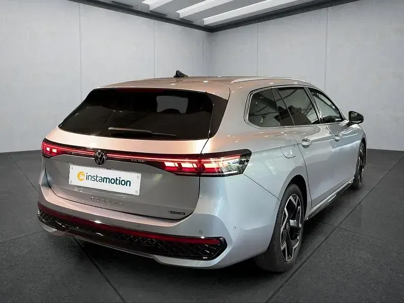 Gebraucht VW Passat 193 PS (141 kW) 2025 Silber Kombi