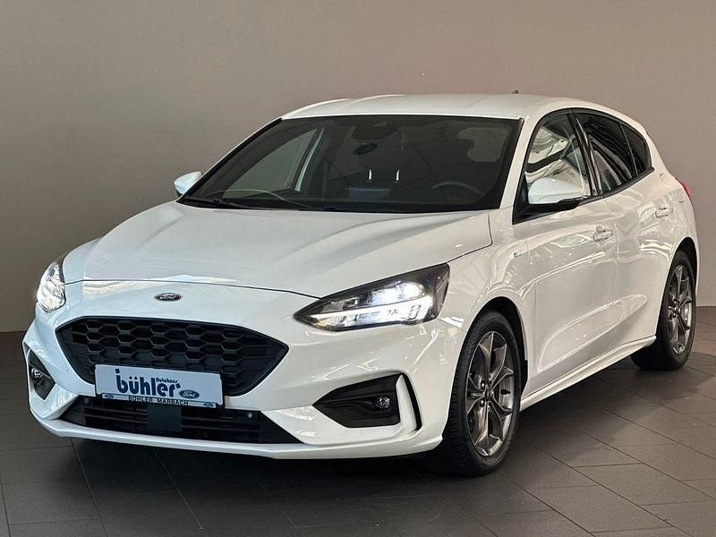 Weiß Gebraucht 2022 Ford Focus ST-Line Limousine | 20.990 € (Fairer Preis) - Bild 1/4