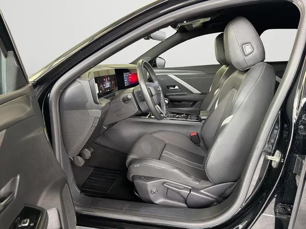 Gebraucht Opel Astra 131 PS (96 kW) 2024 Schwarz Kleinwagen
