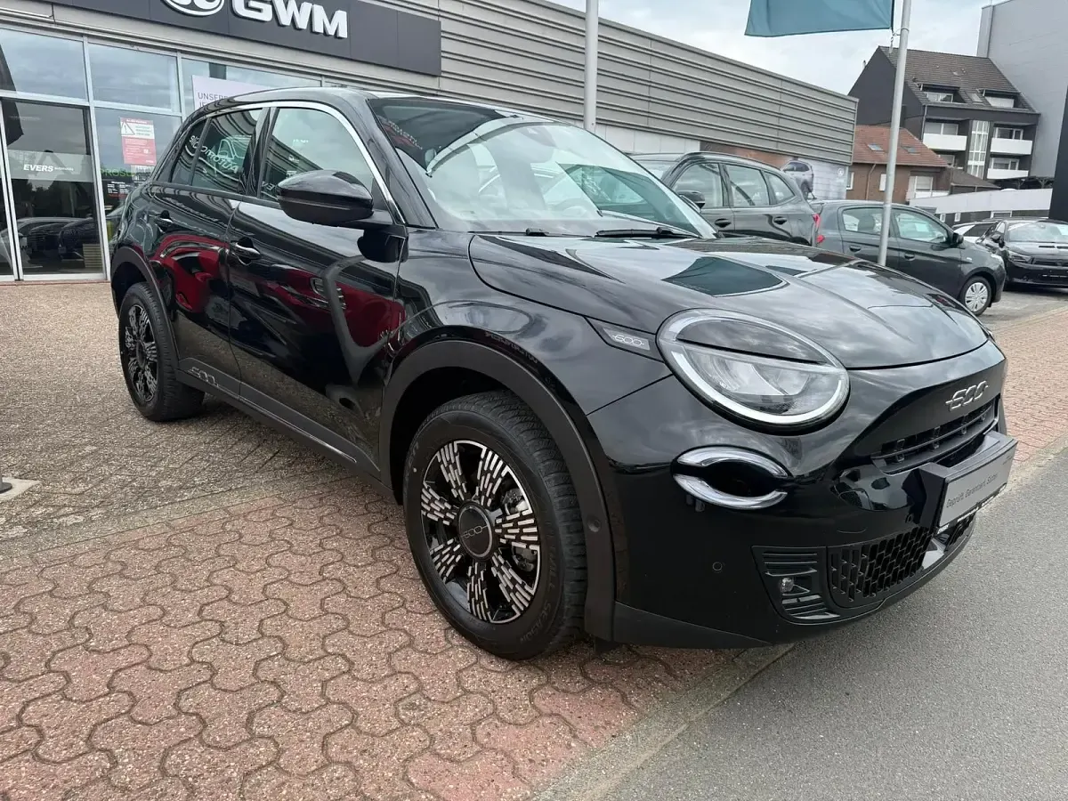 Gebraucht Fiat 600 101 PS (74 kW) 2025 Schwarz SUV