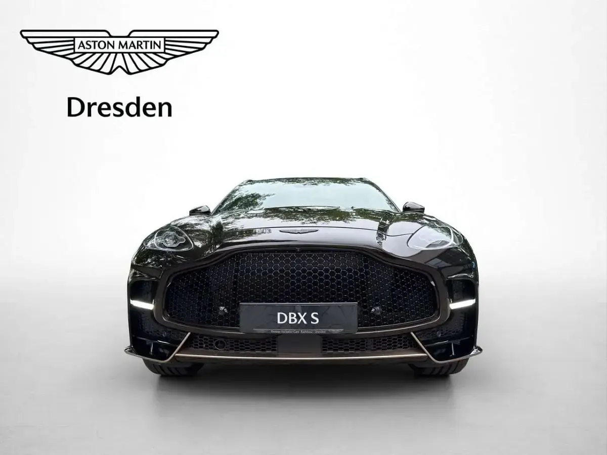 Neu Aston Martin DBX 727 PS (534 kW) 2026 Q  marron black SUV