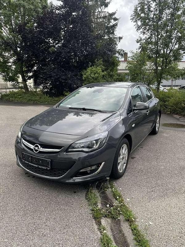 Grau Gebraucht 2013 Opel Astra Limousine | 3.400 € (Guter Preis) - Bild 1/4