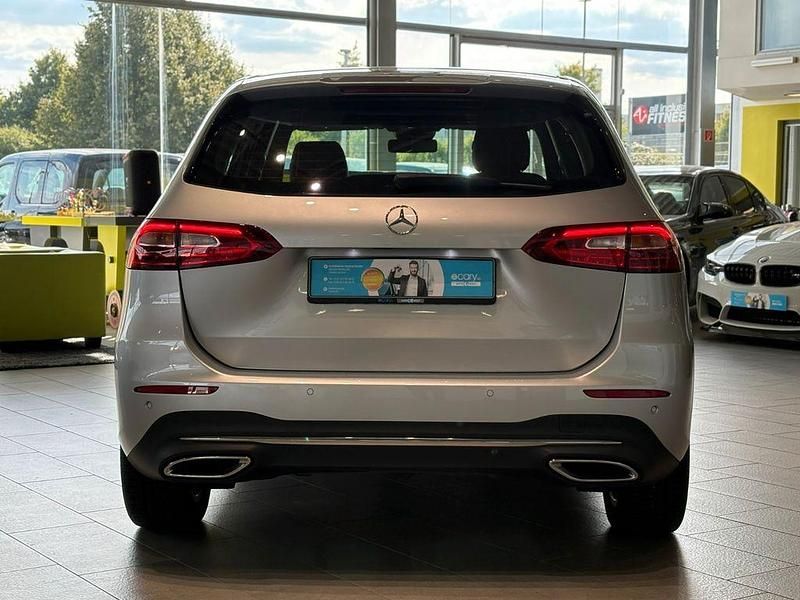 Gebraucht Mercedes B180 Business 116 PS (85 kW) 2020 Silber Van / Kleinbus