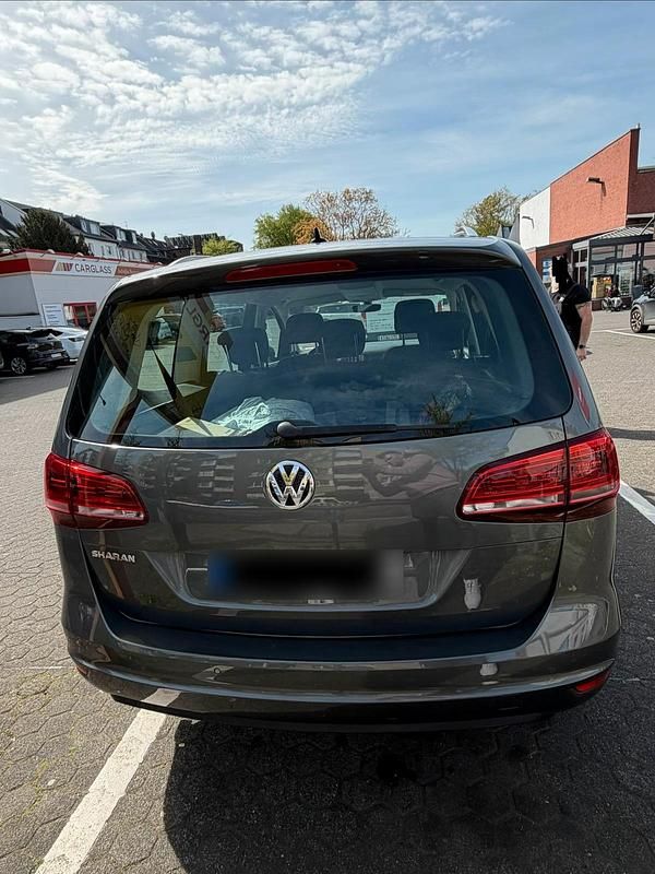 Second-hand VW Sharan 149 CP (109 kW) 2017 Gri Monovolum