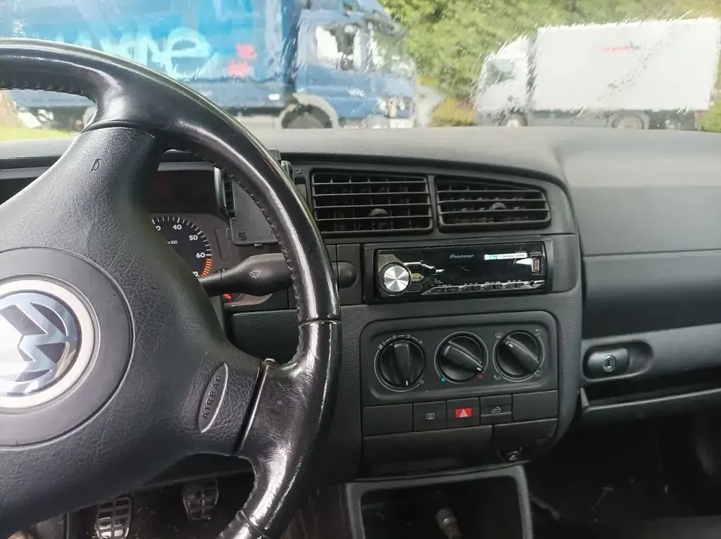 Używany VW Golf 101 KM (74 kW) 2001 Czarny Kabriolet
